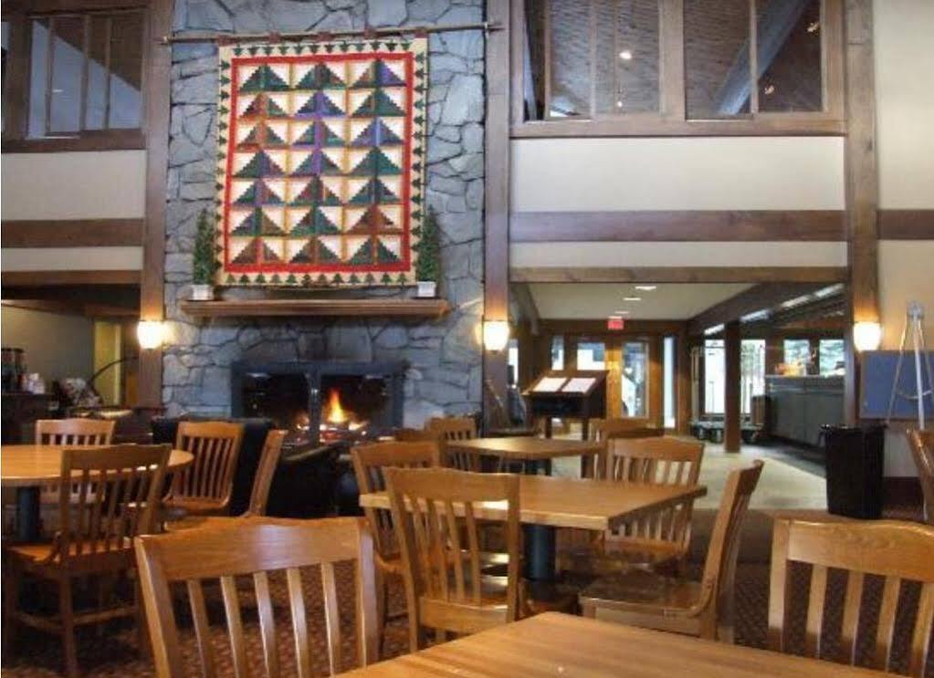 The Black Bear Lodge At Stratton Mountain Resort Exteriör bild